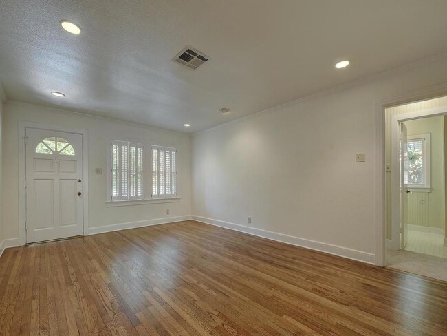 Photo - 2204 Tower Dr