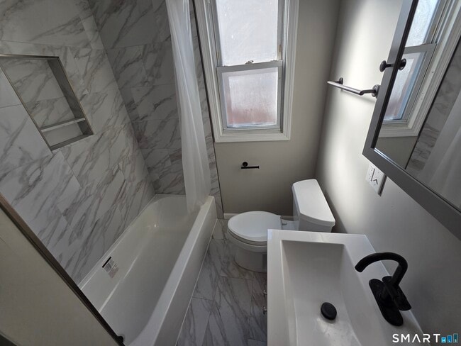 Photo - 248 Bassett St