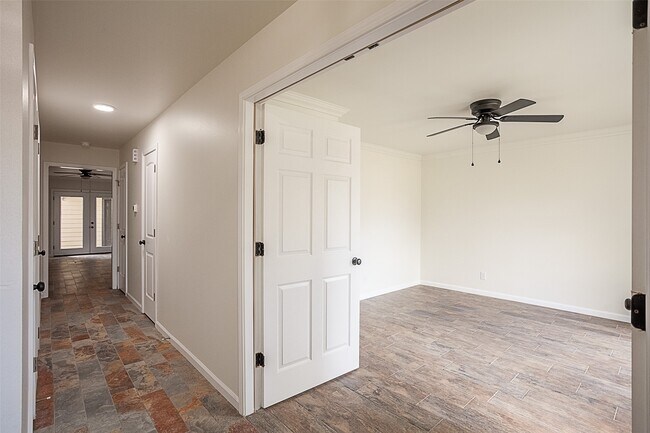 Photo - 6317 Ivanhoe Ln