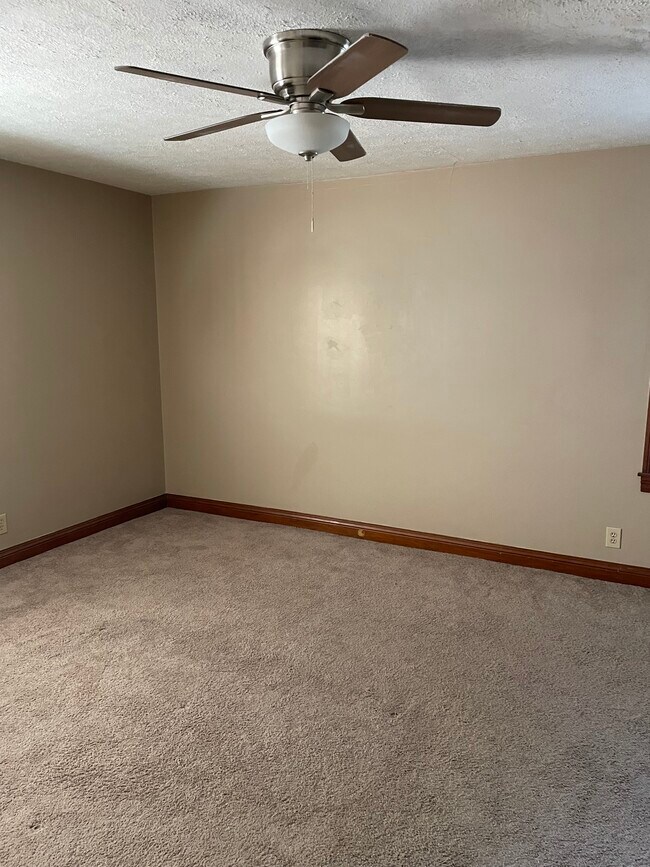 Photo - 210 Browns Ln Unit 1