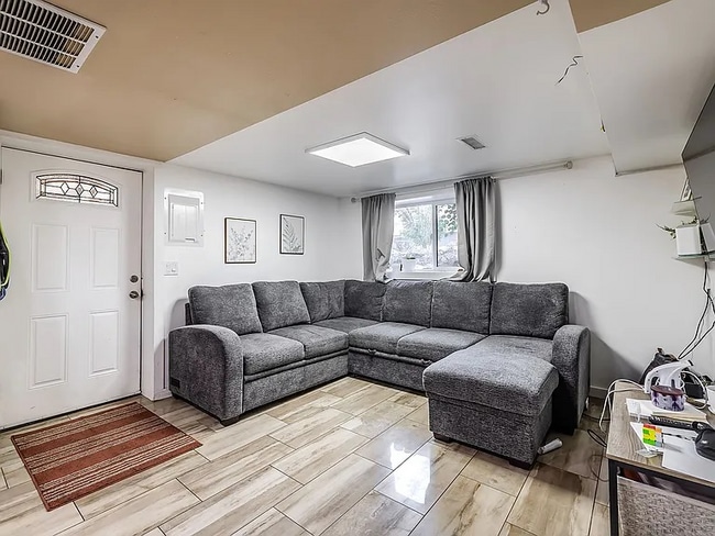 Photo - 810 600 W Unit Basement Apartment