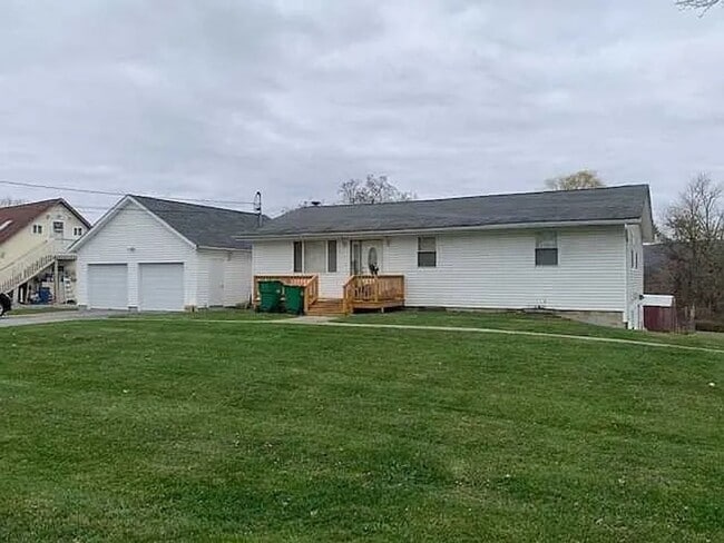 Building Photo - For Rent - Charming 2 Bed / 1 Bath Home in Stormville, NY (1,000 Sq Ft)