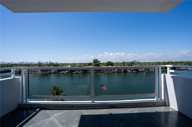 Photo - 5700 Collins Ave Unidad 6H