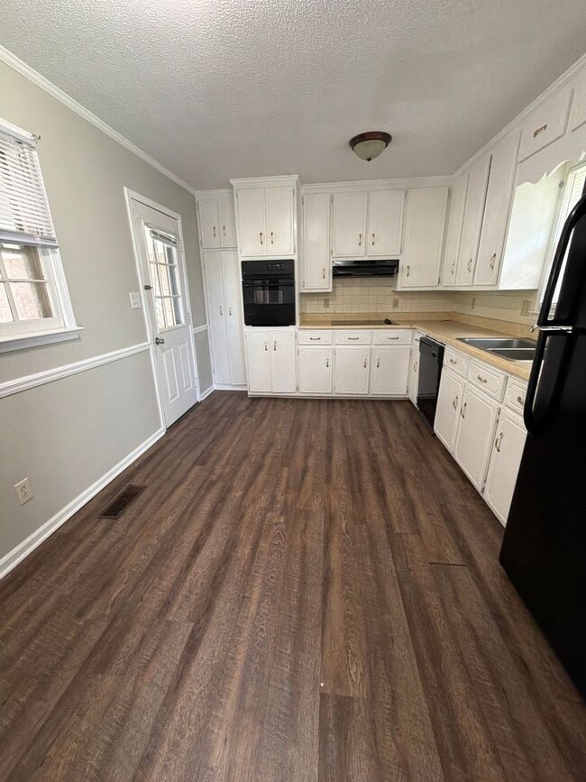 Photo - Available Now! Stunning Home!!
