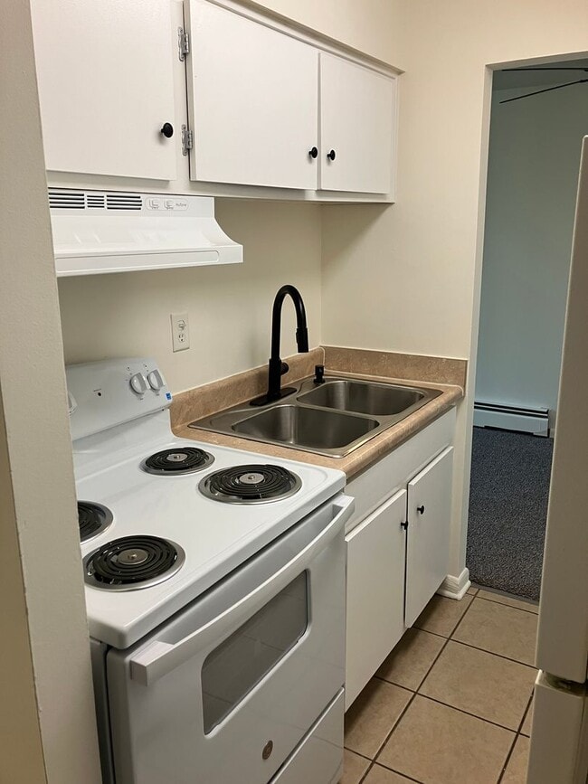 Building Photo - Convenient & Newly Updated 1-Bedroom Apart... Unit 16-1459 Henley of Troy LLC Rental