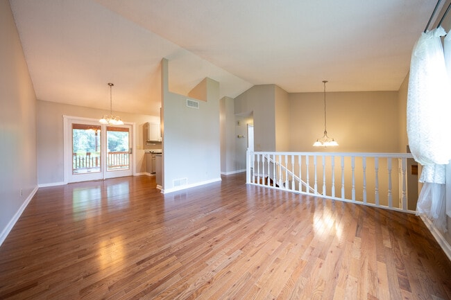 Photo - 3688 Falcon Way