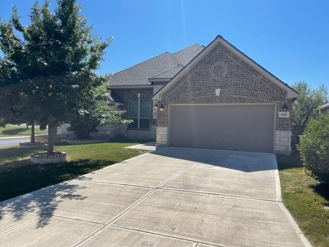 Beautiful 4-Bed Single-Story Home in Desirable Potranco - Beautiful 4-Bed Single-Story Home in Desirable Potranco