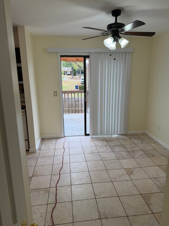 Photo - 557 Whitehall Ln
