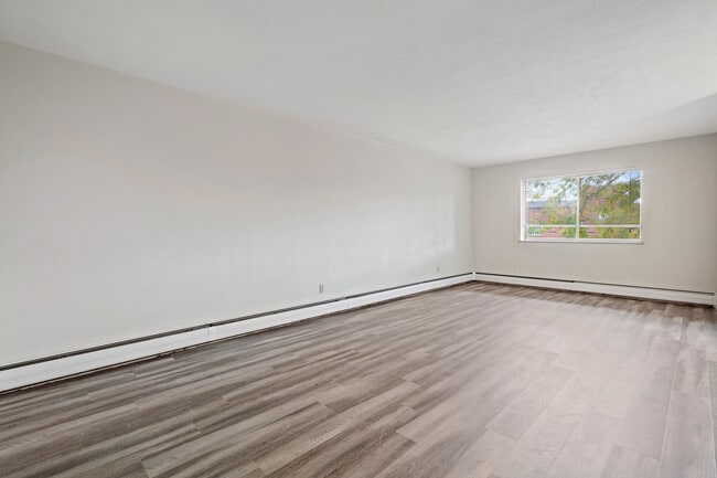 Photo - Riverview Square