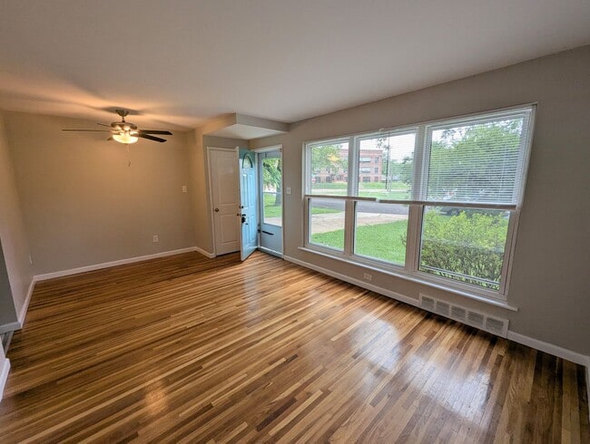 Photo - Casa Capri – Florissant Favorite