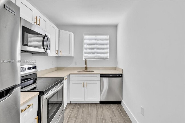 Photo - 584 NW 35th St Unit 3