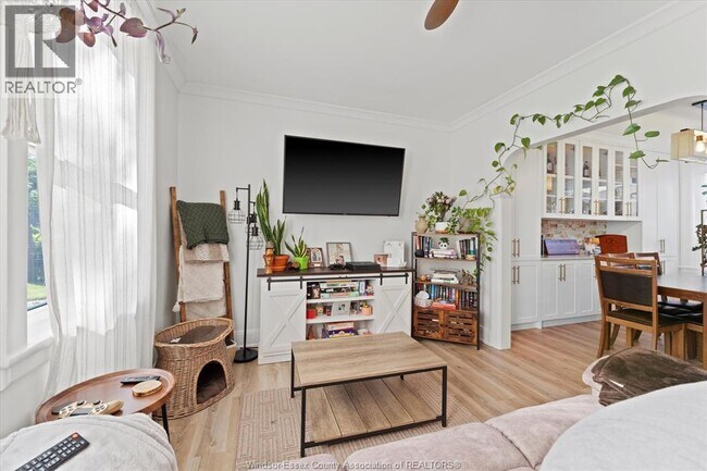Photo - 1263 Monmouth Rd