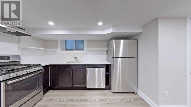 Photo - 64 Harvie Ave