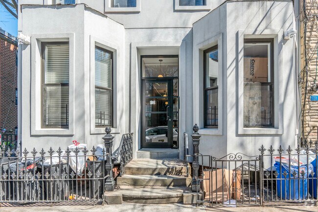 Building Entrance - 117 N 4th St