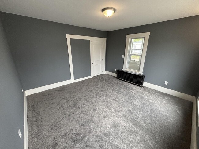 Photo - Newly Renovated 3BR Apartment with Modern Updates – Convenient Location! Unidad A