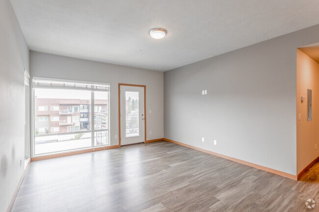 2BR, 1BA - 1,052 SF