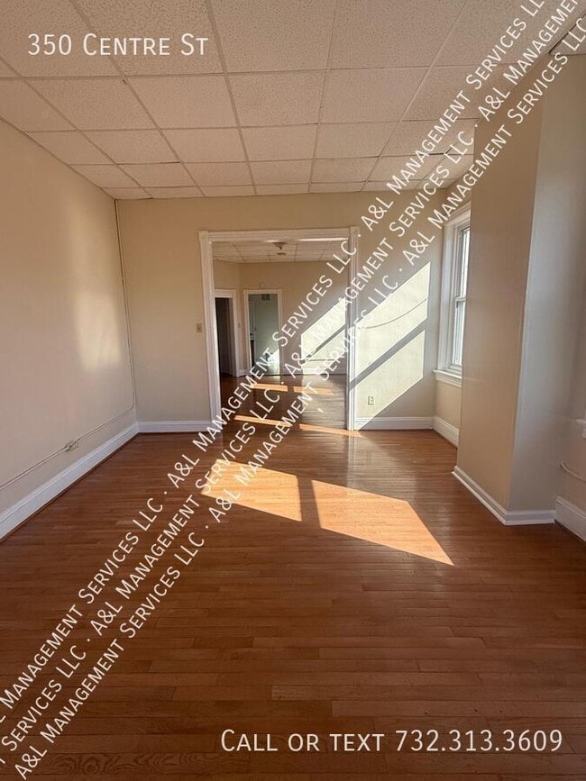 Photo - 350 Centre St