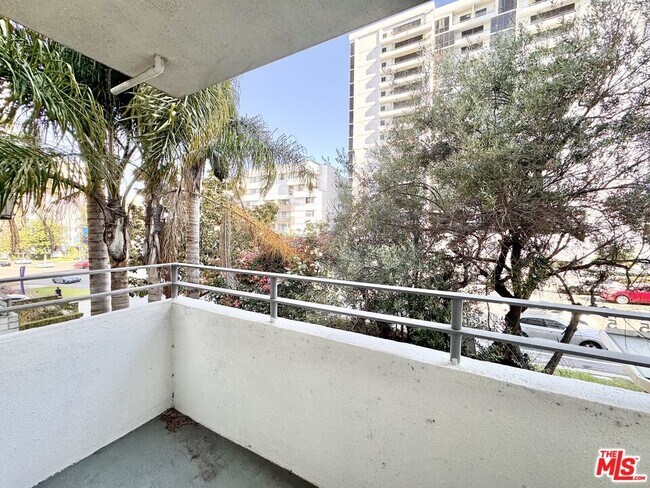 Photo - 10655 Wilshire Blvd Unidad 303