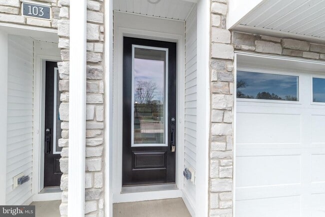 Building Photo - 105 Brianna Ct