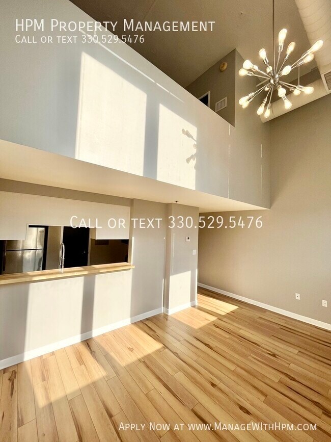 Photo - 1133 W 9th St Unit 321