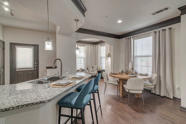 Photo - Cortland Ridglea