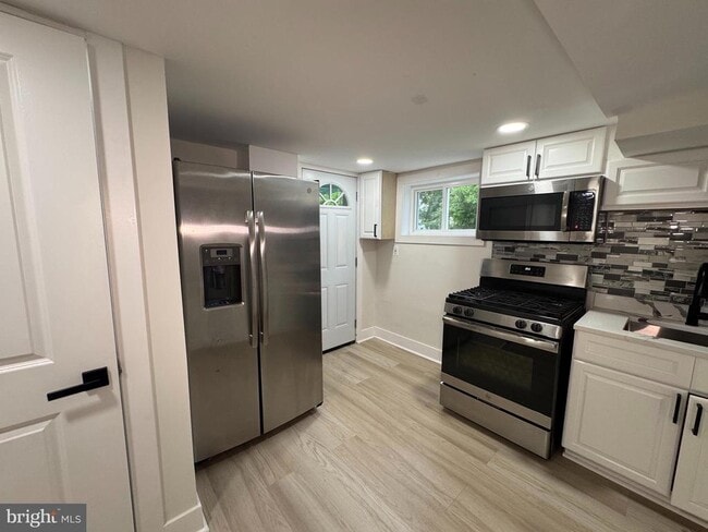 Building Photo - 102 S Huron Dr Rental
