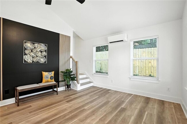 Photo - 1597 Glenwood Ave SE