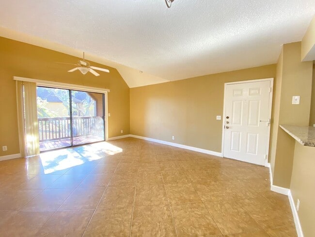 Photo - 345 Lakepointe Dr Unit 302