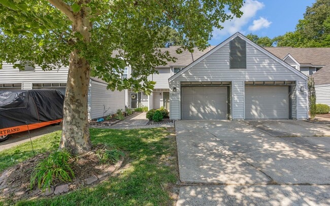 Photo - READY NOW!! 3-Bedroom Townhome w/Attached Garage! Golf Course Views - Pet Friendly - All Appliances!
