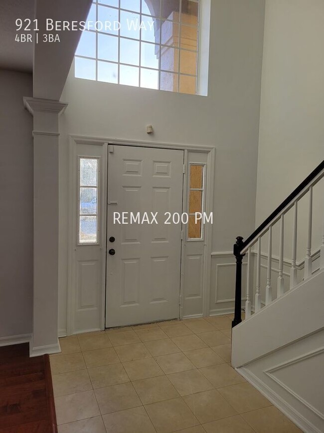 Photo - 921 Beresford Way