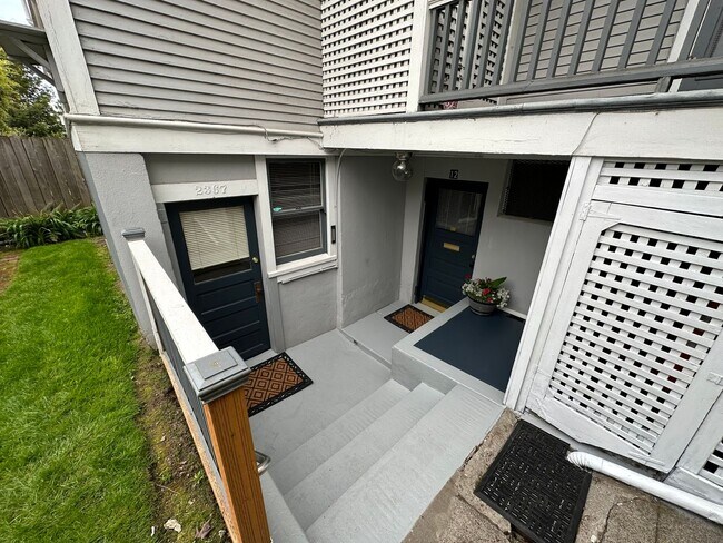 Photo - 714 NW Irving St Unidad 12