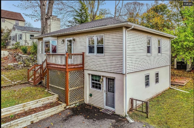 Building Photo - 11 Darien Rd