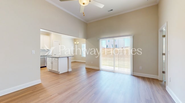 Photo - 112 S Sina St