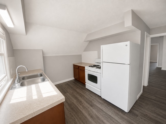 Building Photo - 1 Bed / 1 Bath Upstairs Unit Coit 4