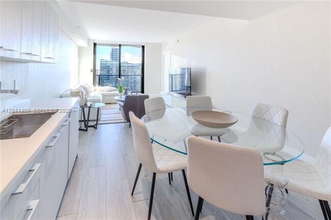 Photo - 55 SW 9th St Unidad 55 SW 9th St # 3404