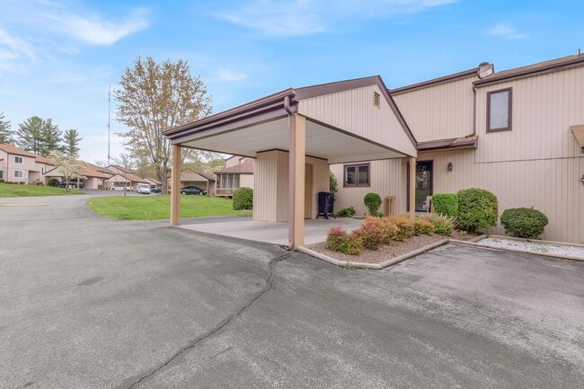 Photo - 1060 Pebble Dr