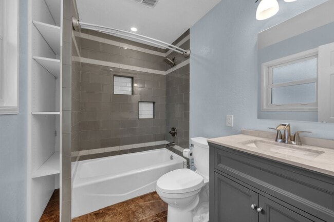 Photo - Northwest Fenced Yard One Story