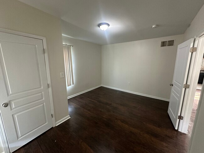 Photo - 132 E Howard St