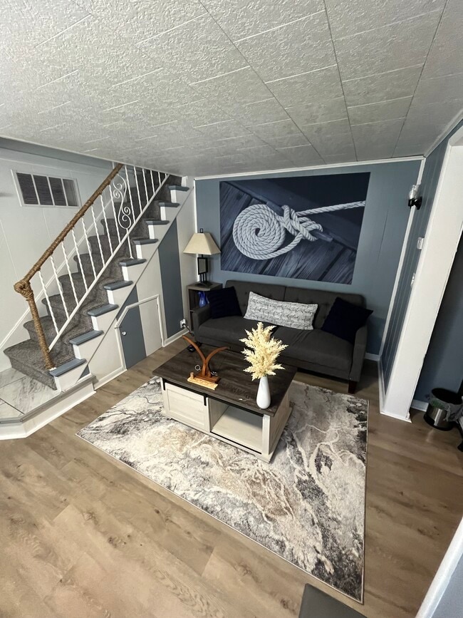 Salón - 727 Madison St Unidad Front Home