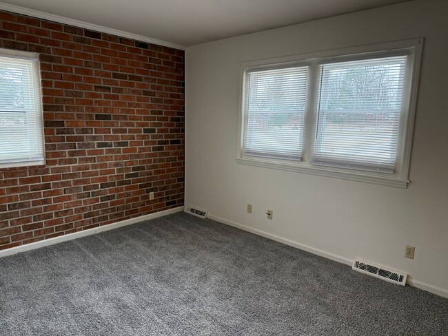 Photo - 2 Bedroom End Unit with New Flooring, Appliances & Fresh Paint!