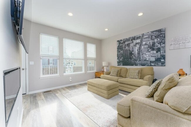 Photo - 645 Jenny Wy