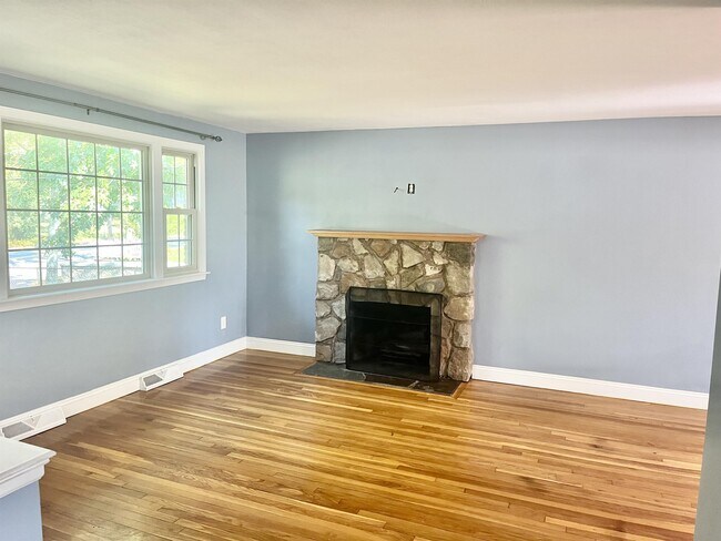 Photo - 385 Hartford Ave