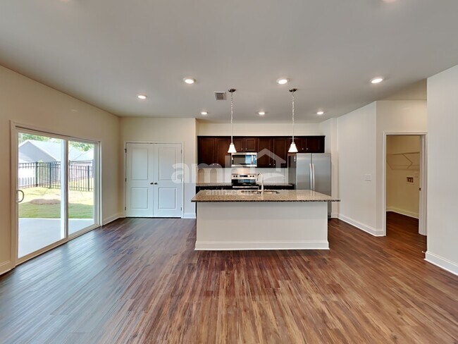 Photo - 877 Headland Wy