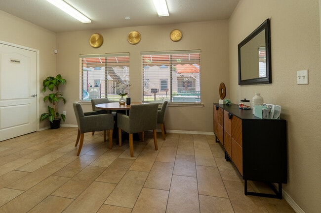 La Jolla Place Apartments