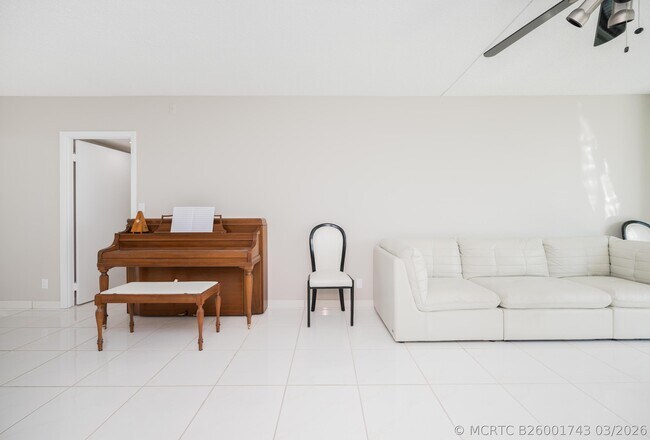 Photo - 20335 W Country Club Dr Unit 1704