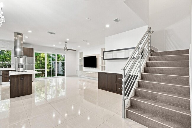 Photo - 3237 NE 5th St