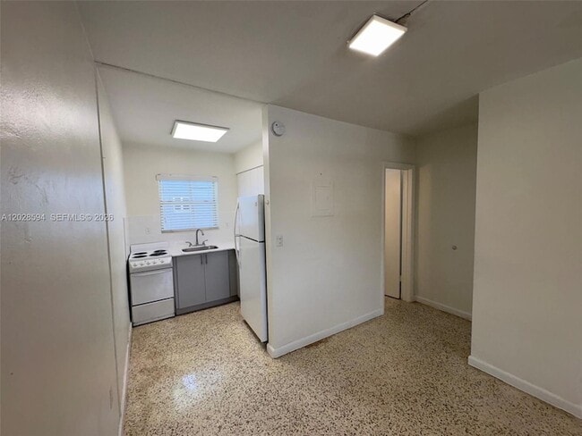 Photo - 320 W 10th St Unit 3