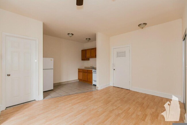 4851 N Damen Ave Unit 110