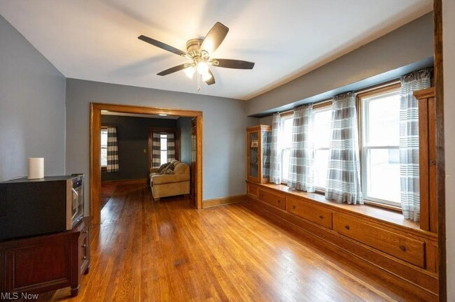 Photo - 2100 Wascana Ave