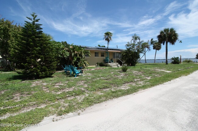 Building Photo - 2910 Riverview Dr